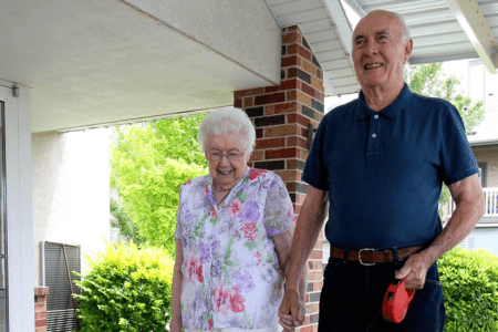 What are the benefits of independent living for the elderly